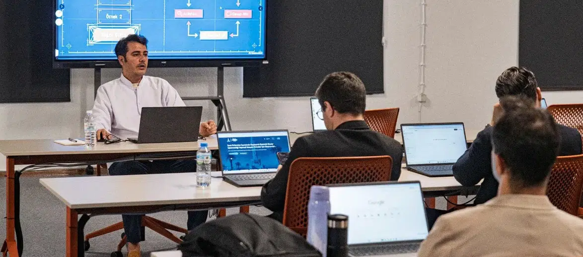 Büyükşehir’den yöneticilere yapay zeka ile dijital dönüşüm eğitimi