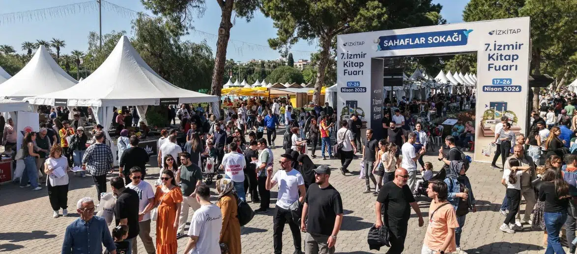 İzmir’de edebiyatın kalbi Kültürpark’ta attı