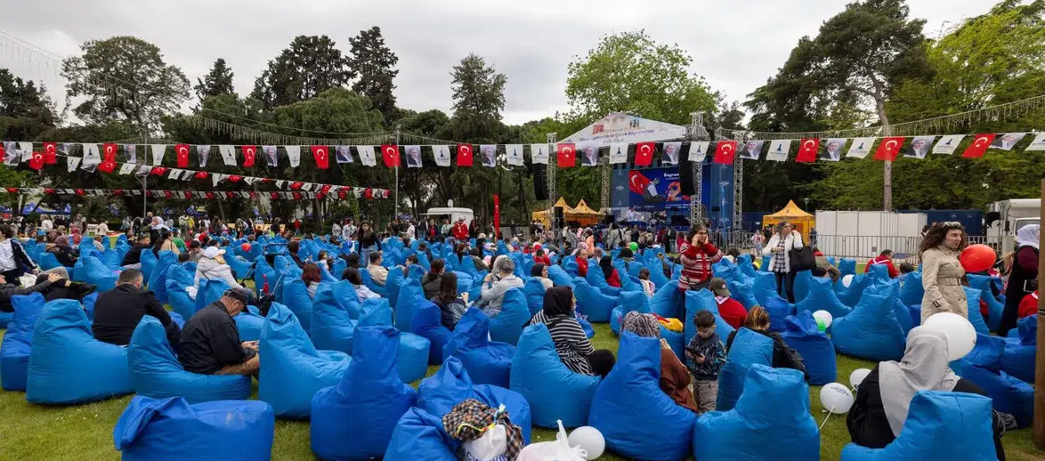 23 Nisan coşkusu İzmir'i sardı