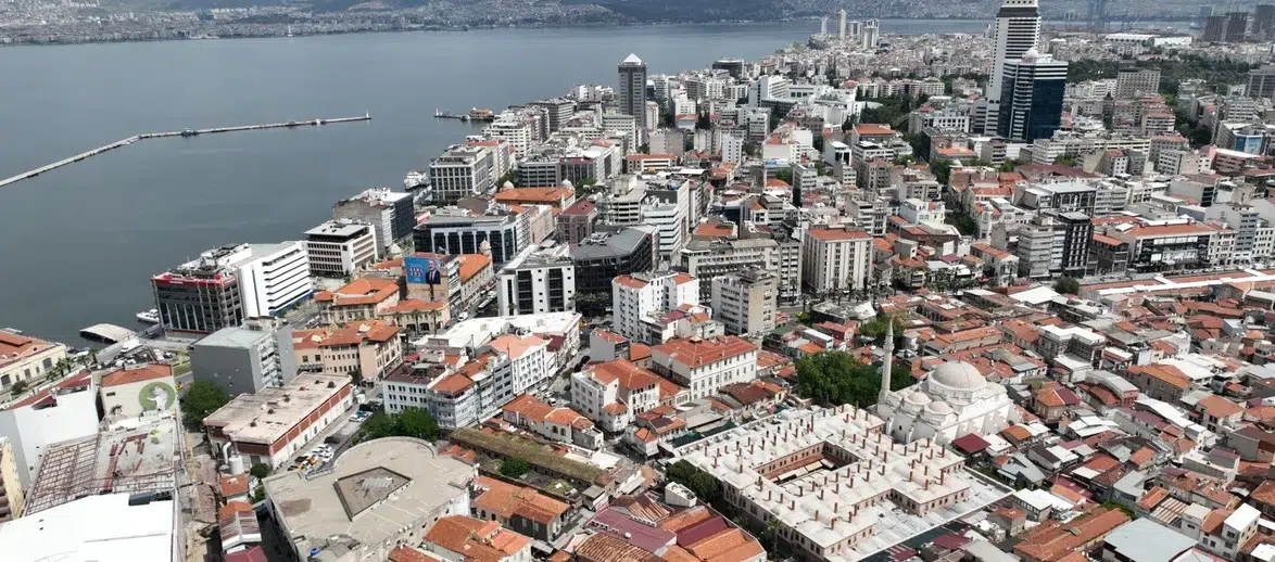 “İzmir Yenileniyor” markası tescillendi
