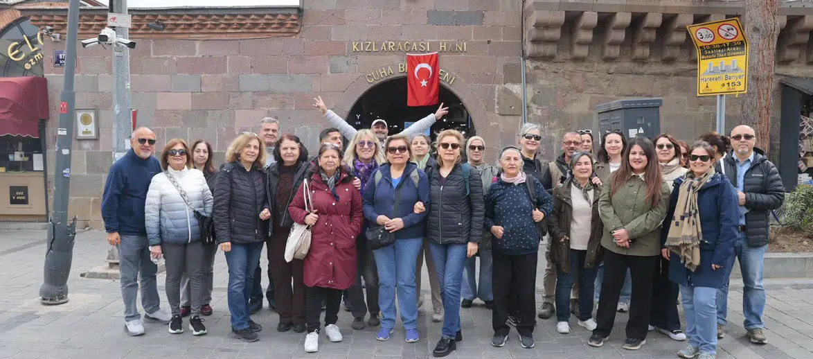 Konak Kültürel Miras Gezileri’yle kenti keşfettiler