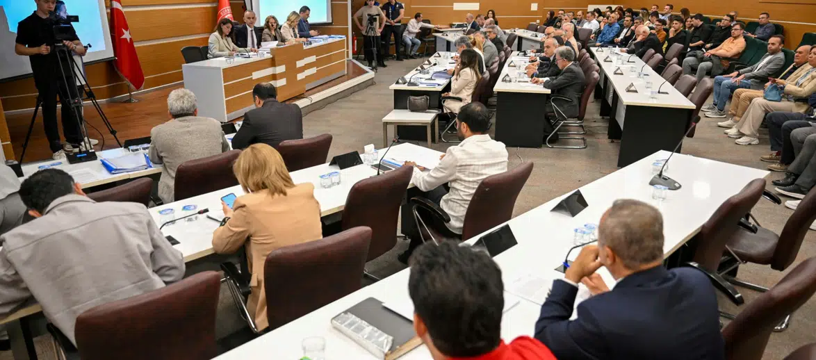 Bornova Belediyesi’nde 2025 kesin hesabına meclis onayı