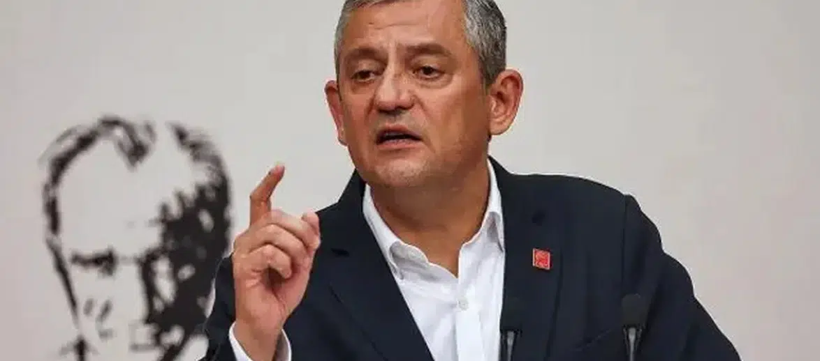 CHP Genel Merkezi'nde tansiyon zirvede: Özgür Özel'den 'direniş' mesajı