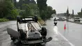 Söke-Kuşadası yolu üzerinde polis memurunun aracı takla attı