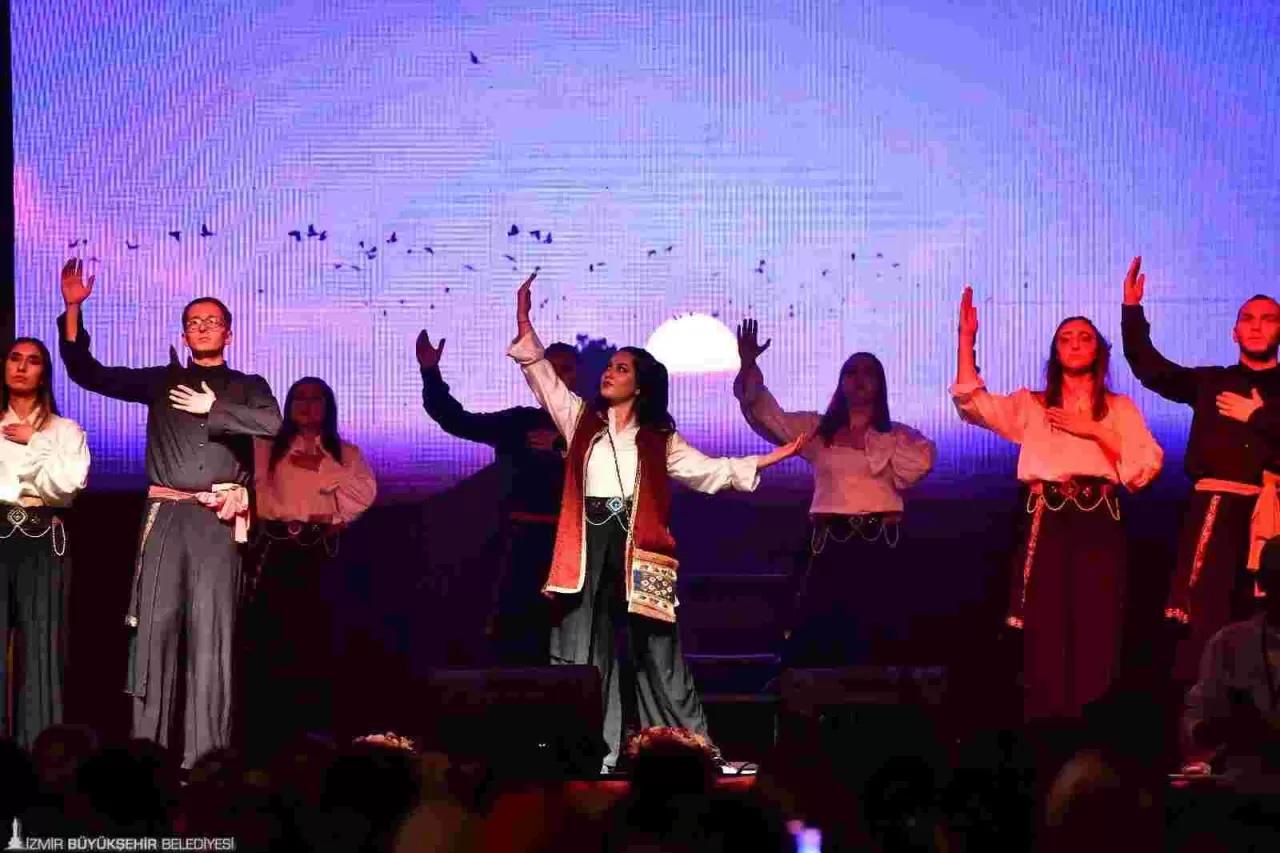 Ödemiş, Dikili ve Torbalı'da Cumhuriyet Bayramı coşkuyla kutlandı