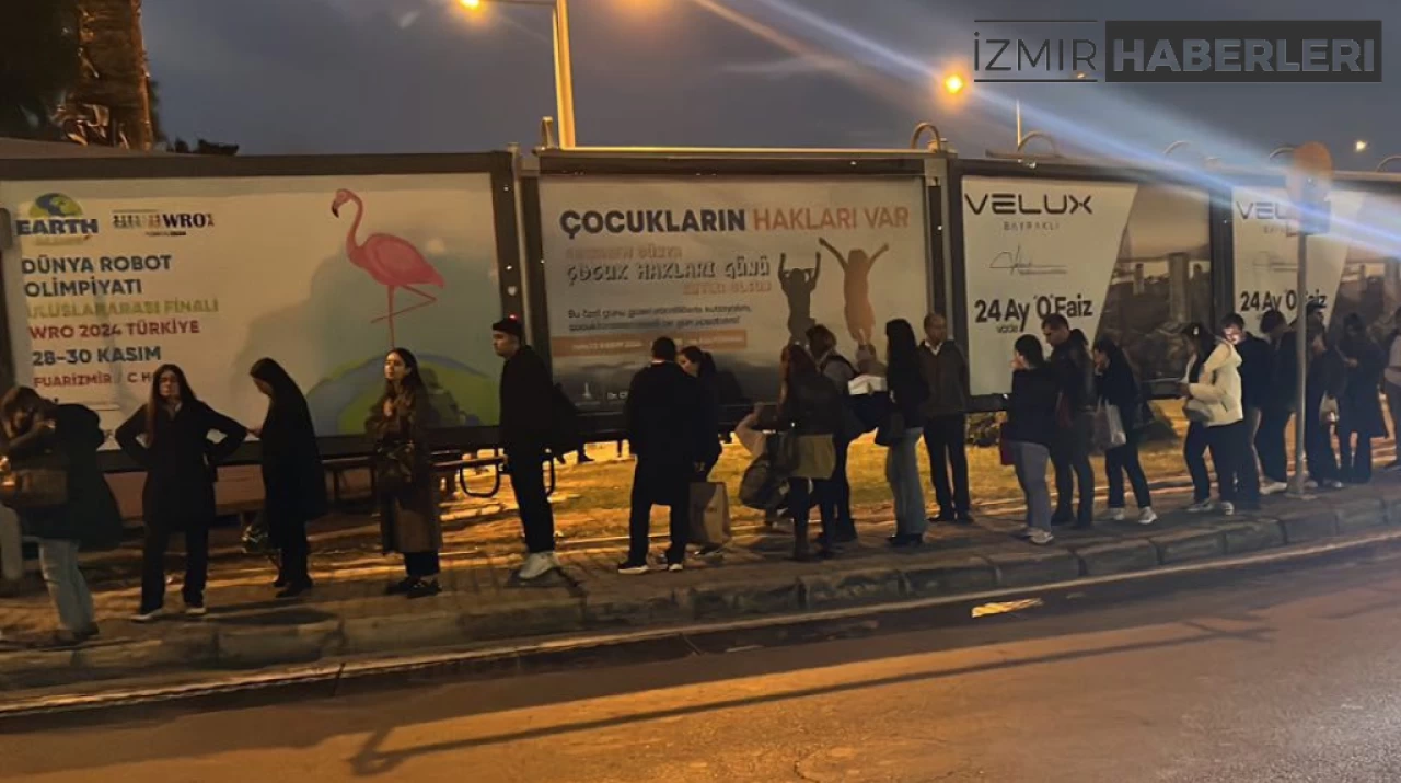 Tınaztepe-Konak Hattındaki Ulaşım Sorunu: Yolcular Uzun Kuyruklar ve Geciken Seferlerden Şikayetçi