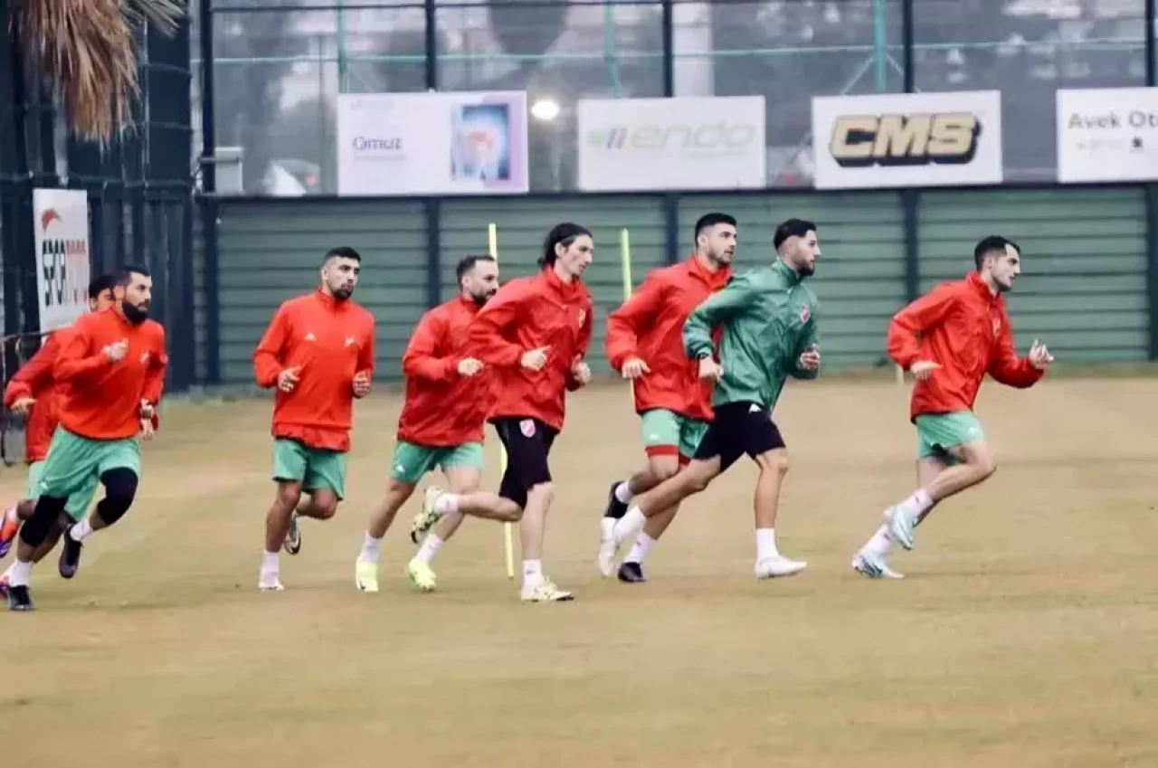 Karşıyaka'da Kriz Derinleşiyor: Cenk Ahmet ve Onur Akbay Kadro Dışı