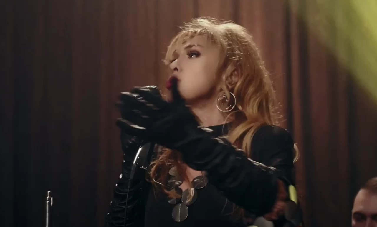 Kamuran Akkor Kimdir? Kaç Yaşında, Aslen Nereli ve "Bir Ateşe Attın Beni" Şarkı Sözleri