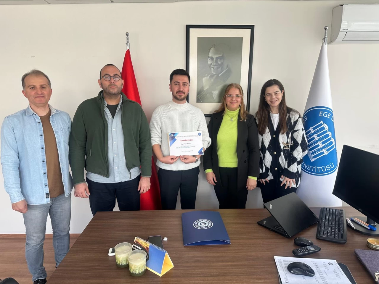 Ege Üniversitesi Öğrencisi Alper Bulut, "Aile" Temalı Logo Yarışmasında Birinci Oldu