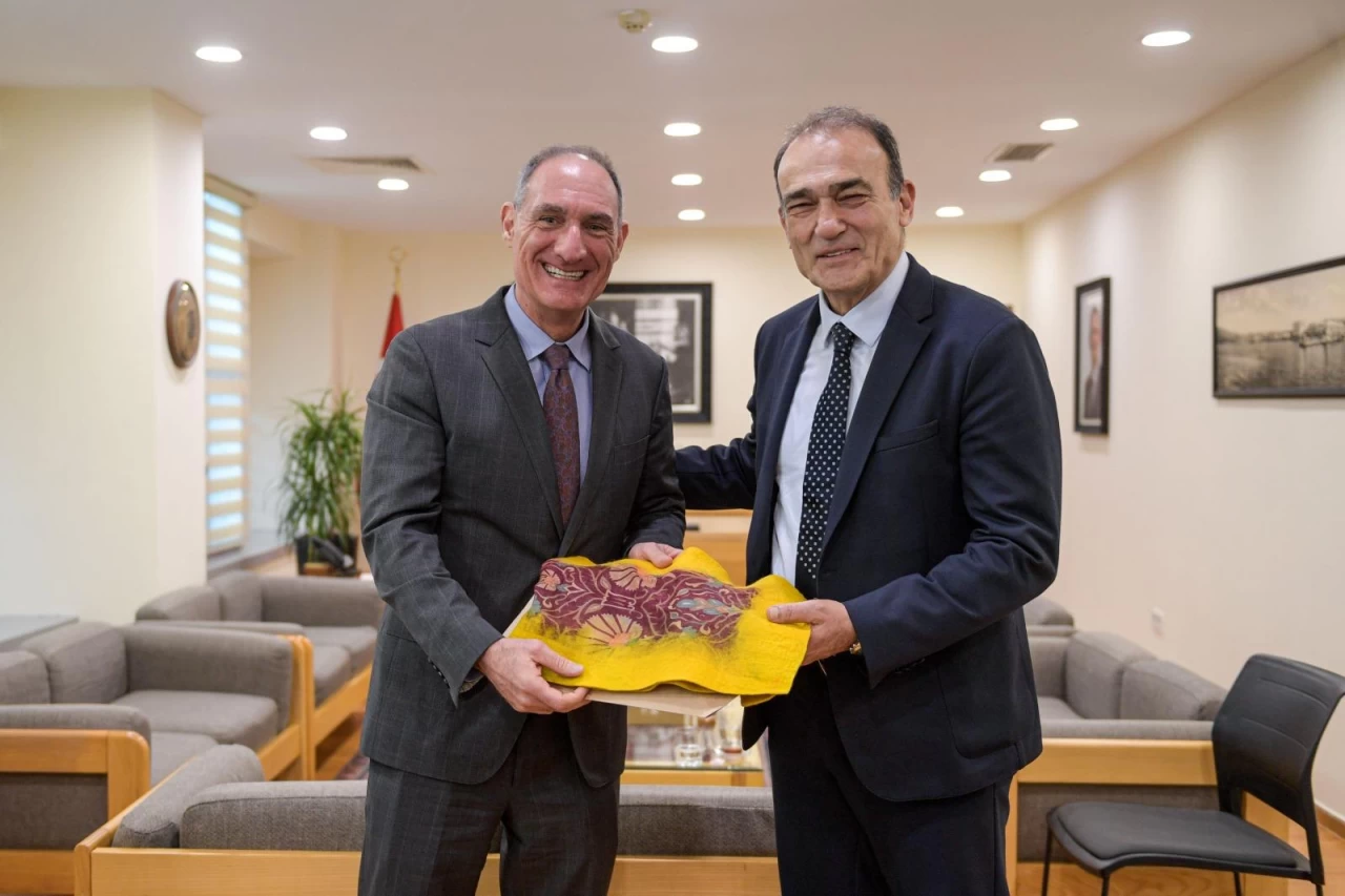 ABD'nin İzmir Maslahatgüzarı İzmir Büyükşehir Belediyesi'ni ziyaret etti