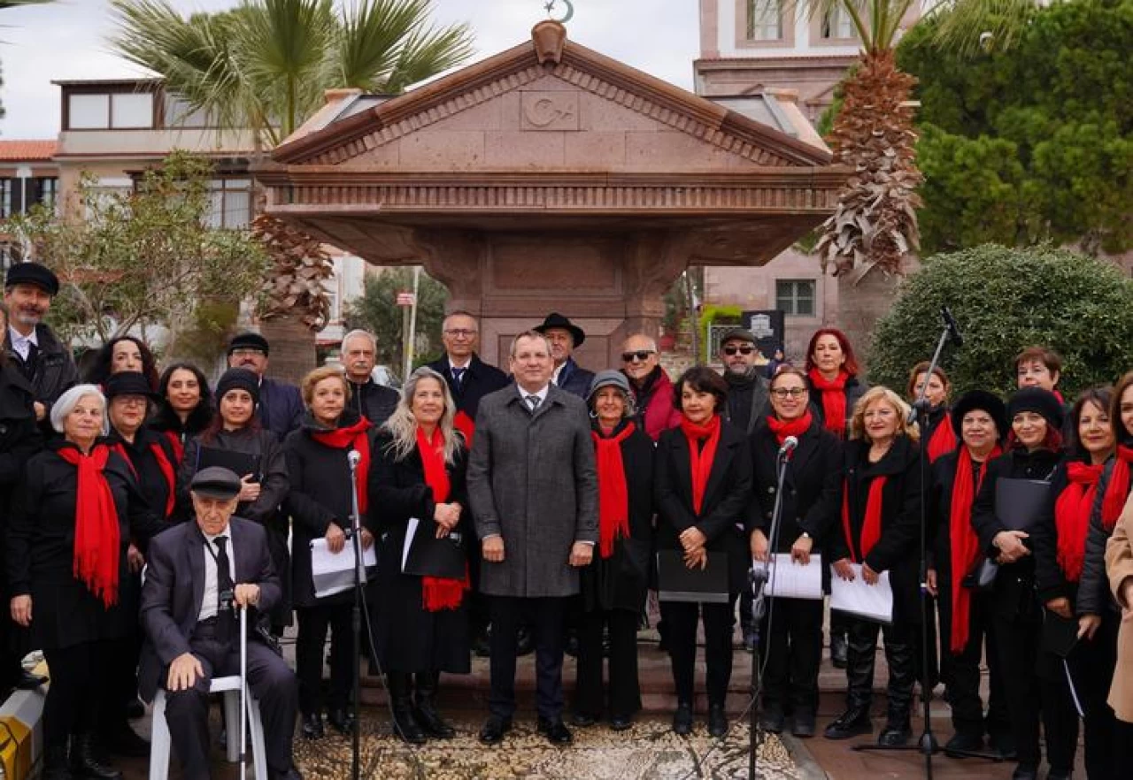 Mübadelenin 102. Yılında Denize Çelenk Bırakıldı