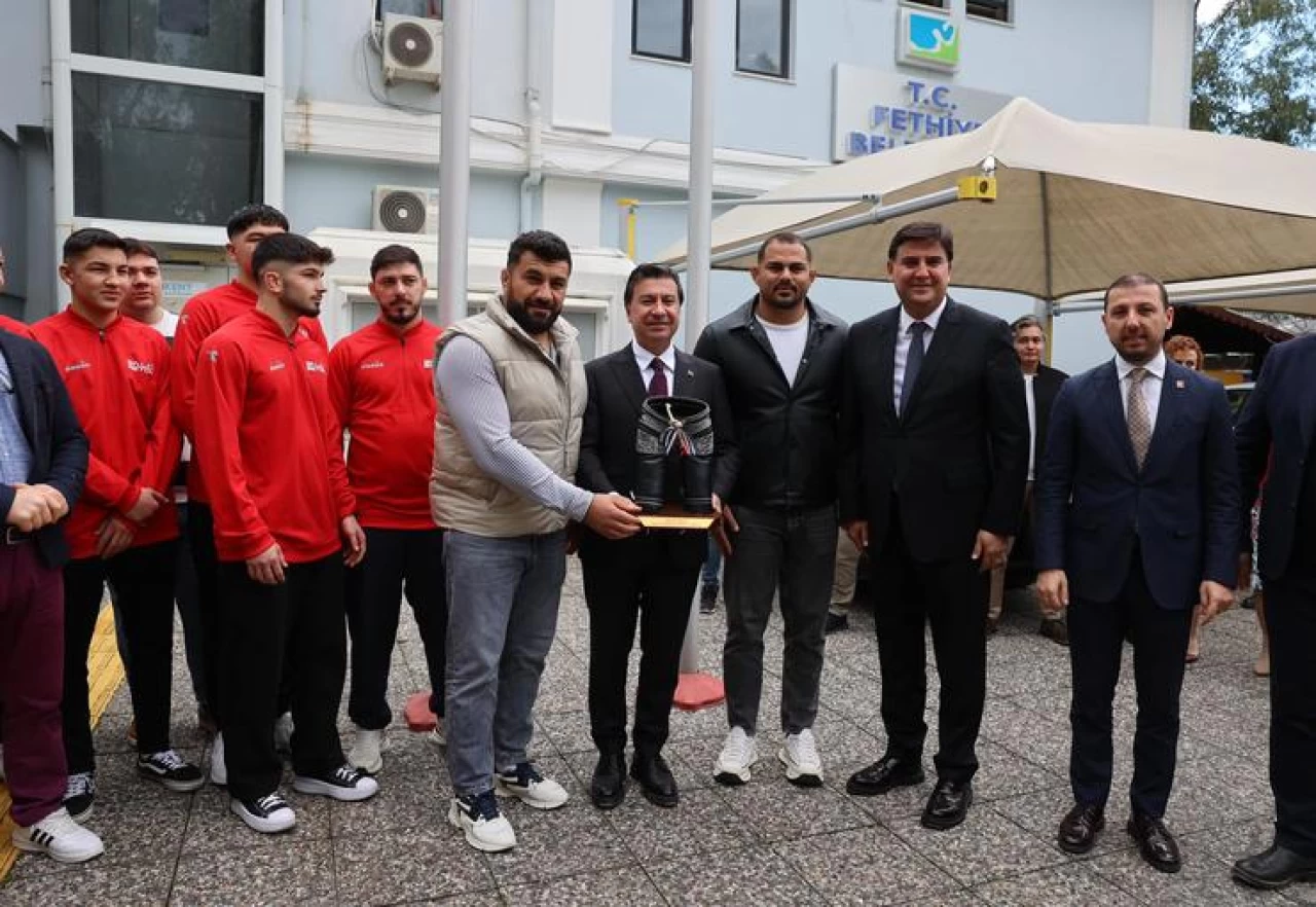 Muğla Belediye Başkanı Fethiye'de Çalışmaları İnceledi ve Muhtarlarla Buluştu