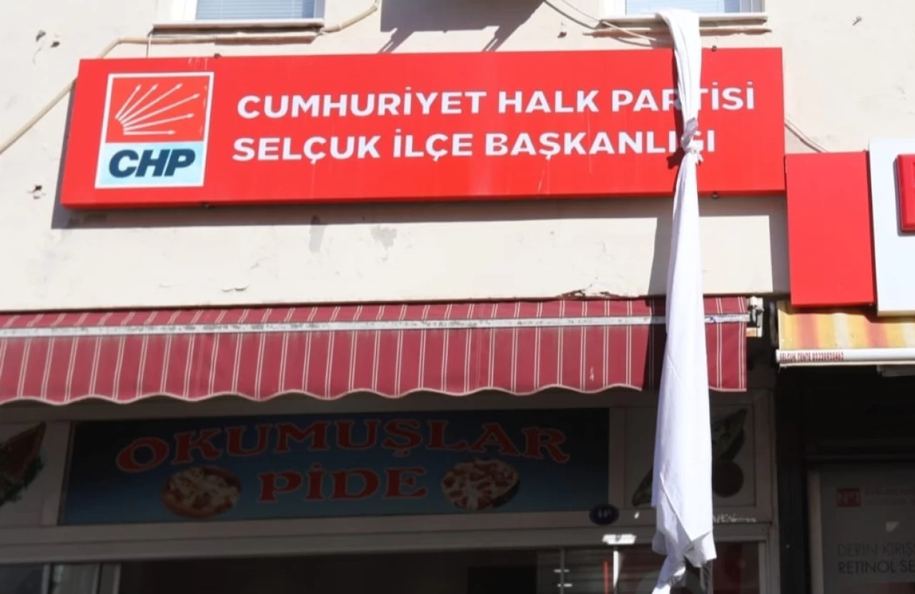 CHP Selçuk'tan Çarşaflı Sessiz Tepki!