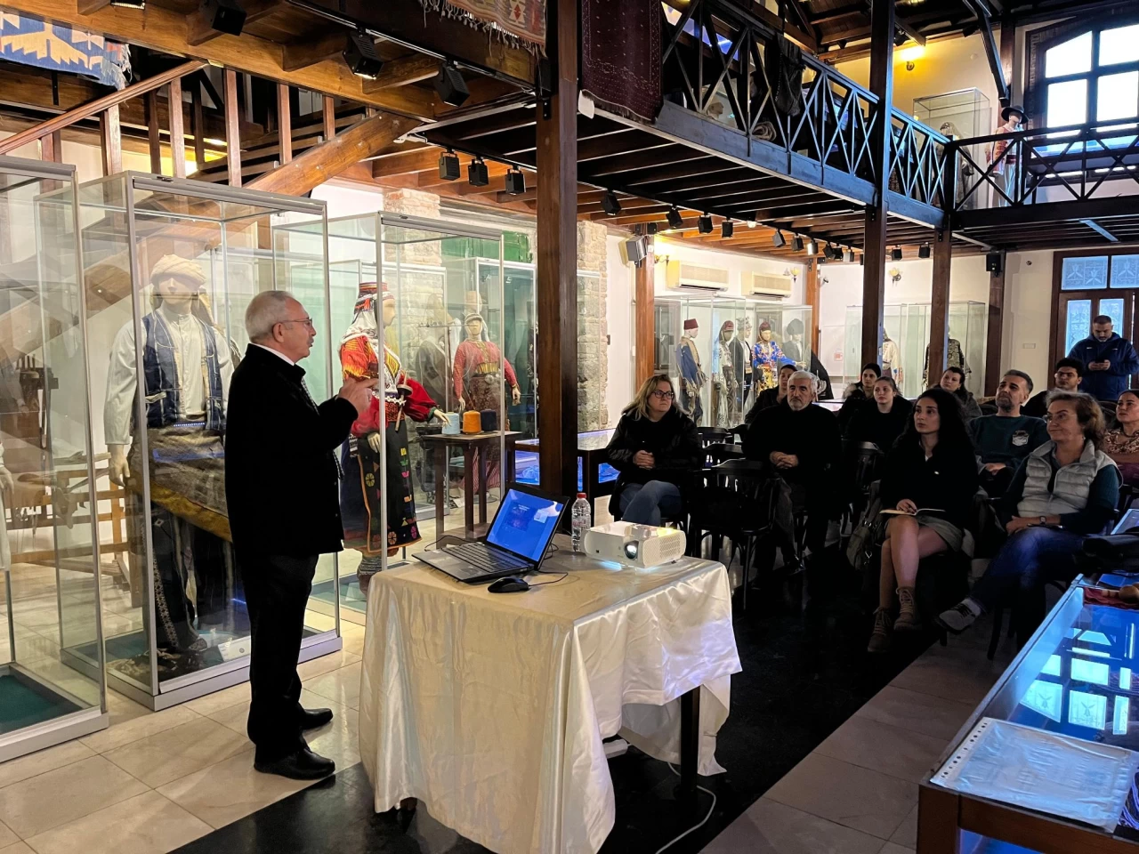 Tire’nin Tarihi Oyunu 'Karambol' Son Neslini mi Yaşıyor?