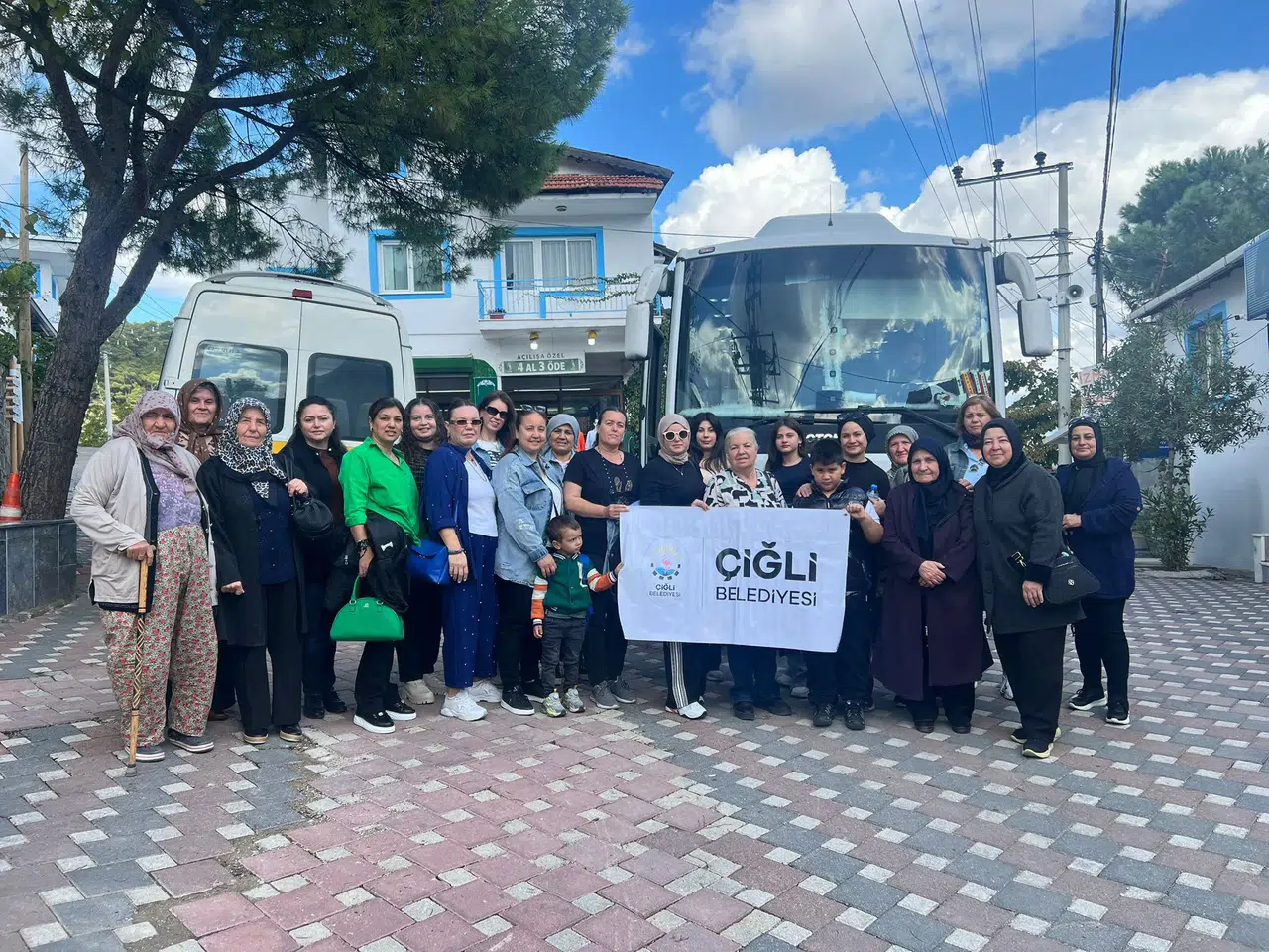 Çiğli Belediyesi’nden kadınlara kültürel gezi: Nazarköy’ün büyülü atmosferine yolculuk