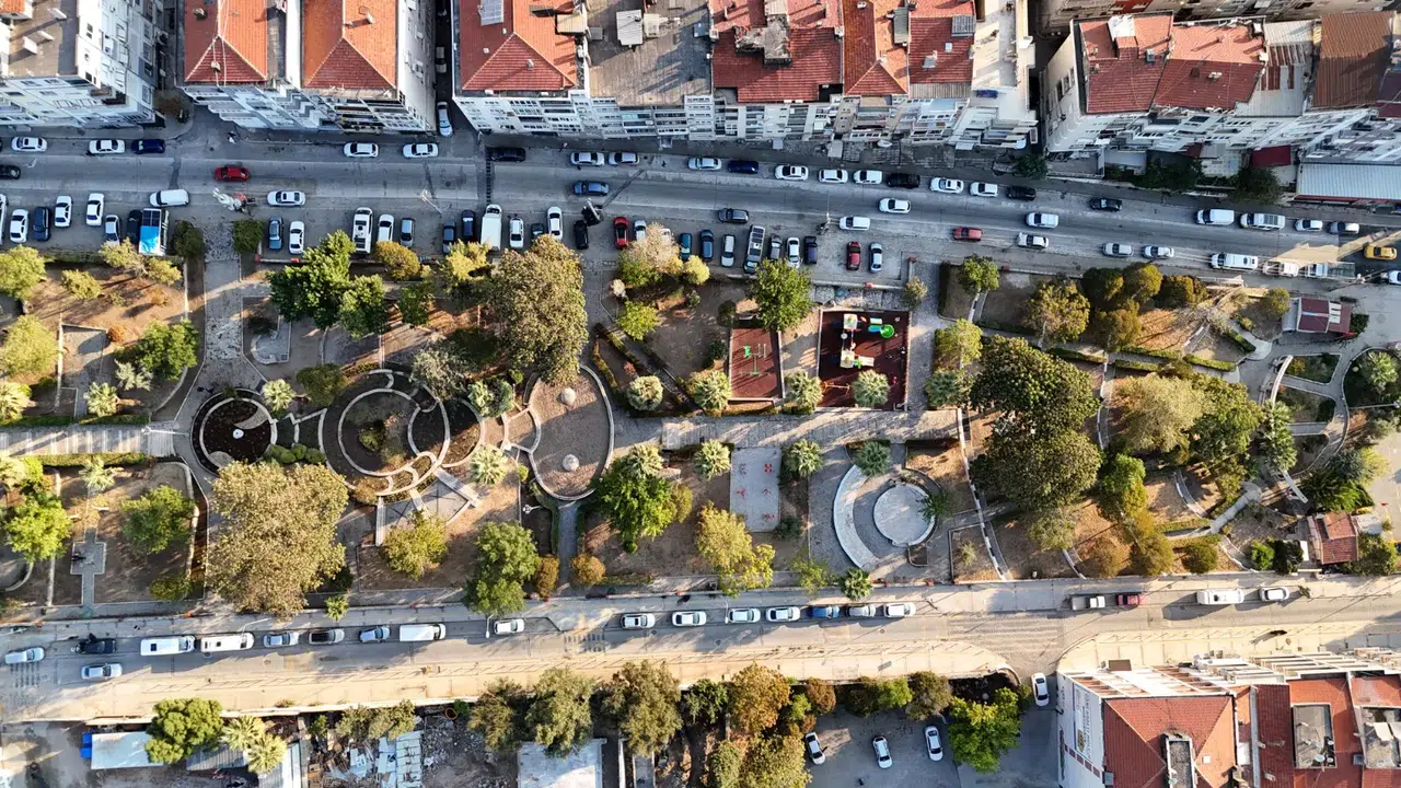 Yüce Sonkurt Parkı yeni yüzüyle Konak’a nefes oldu