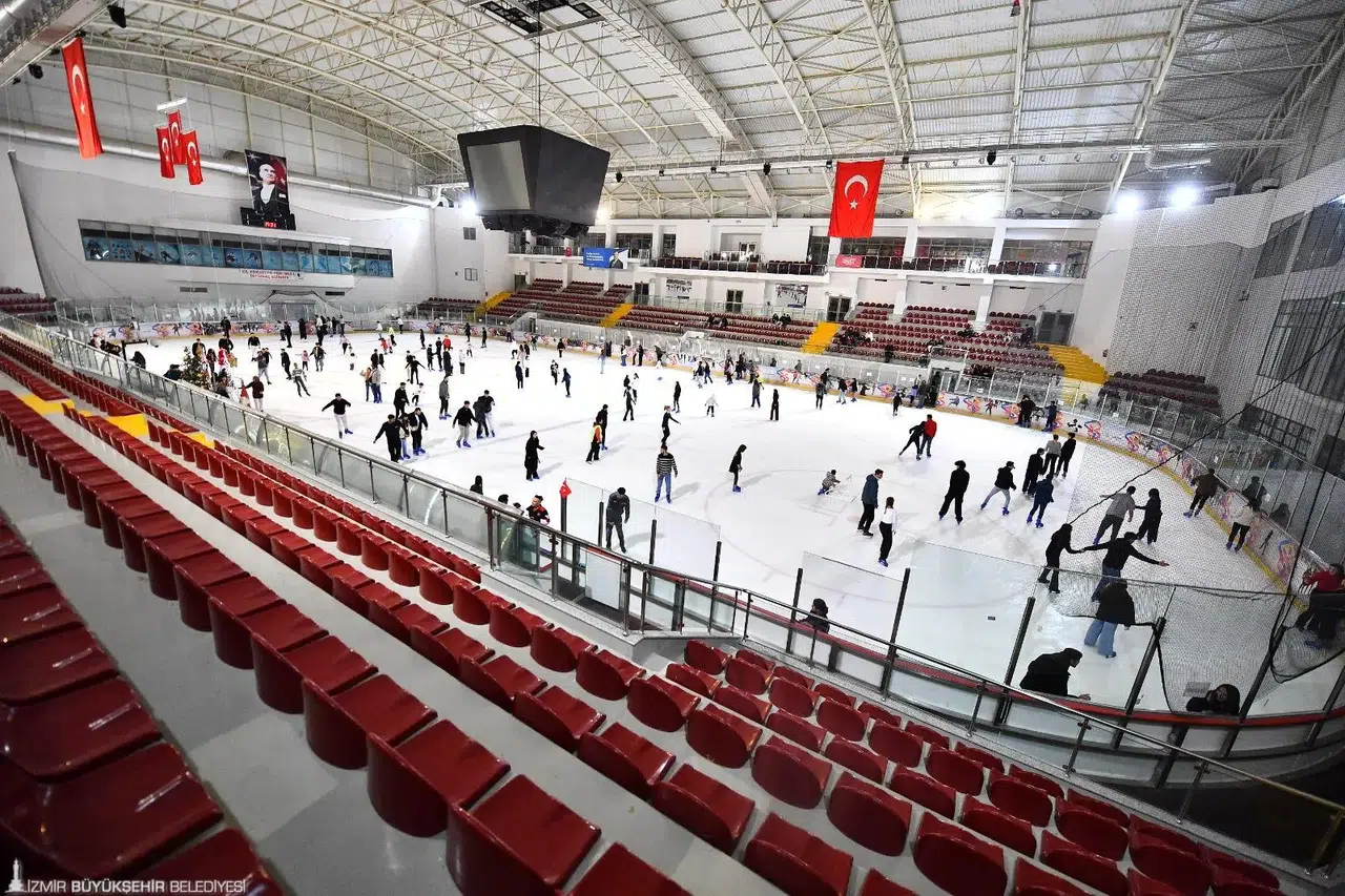 İzmir’in buz pisti yeni döneme hazır