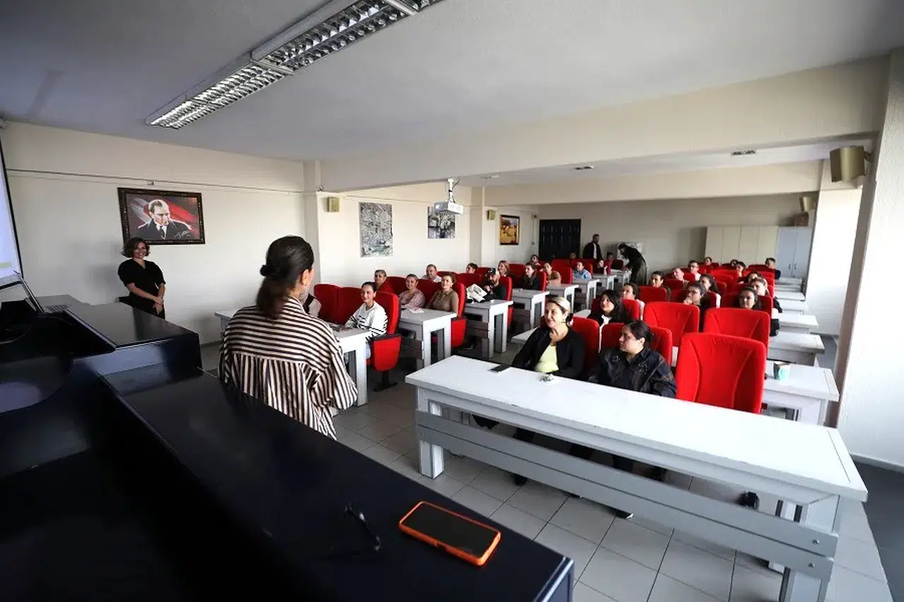 Menderes Belediyesi’nde Personele İşaret Dili Eğitimi