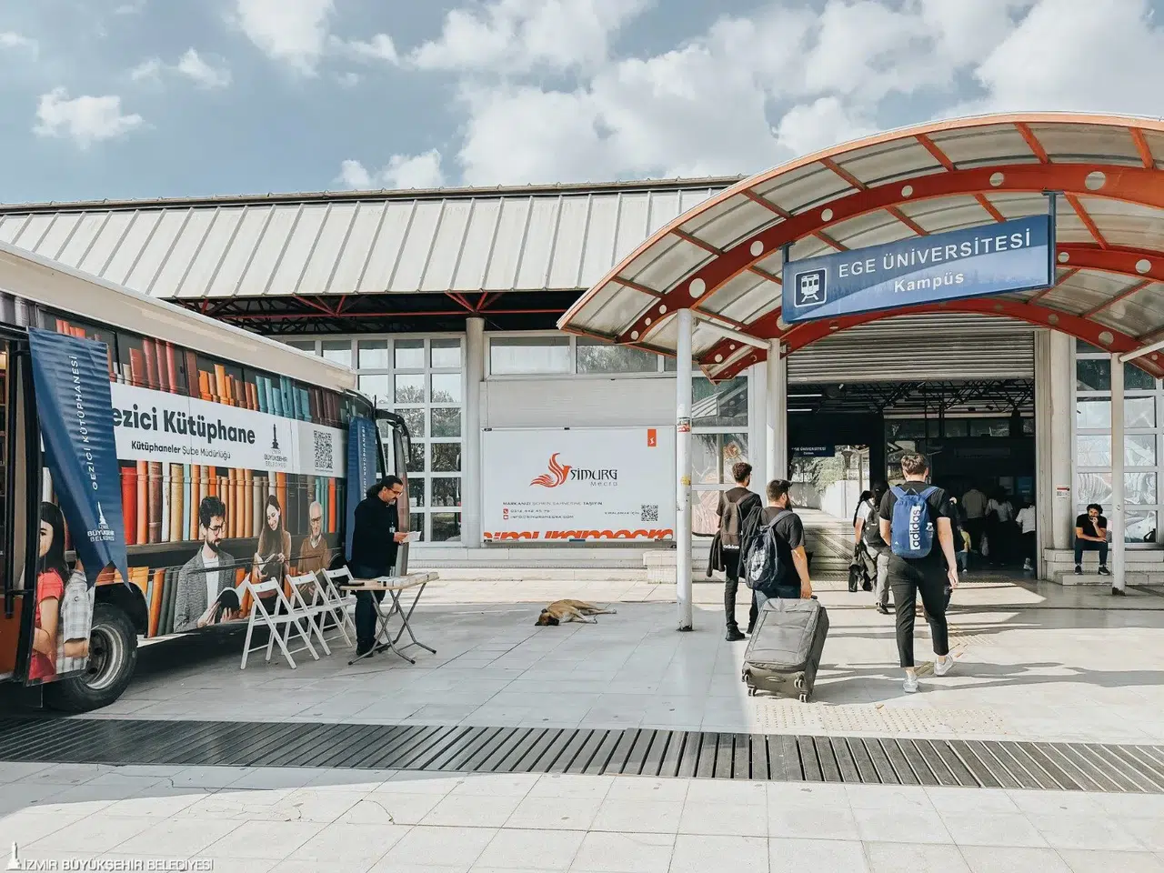 Gezici Kütüphane, Ege Üniversitesi Metro durağında