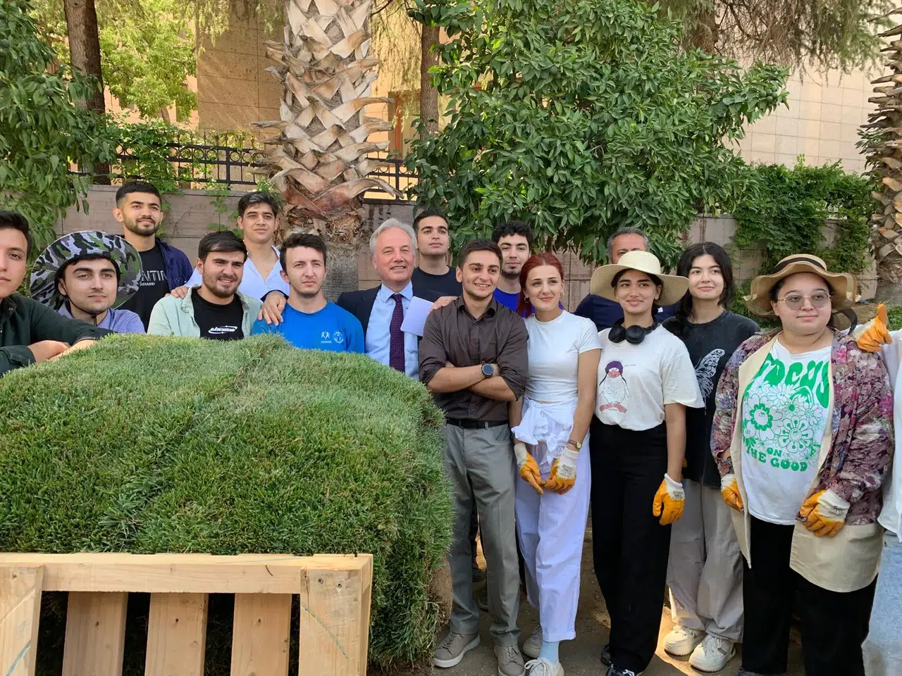 İzmir Adliyesinin peyzaj düzenlemesine EÜ Bayındır MYO’dan destek