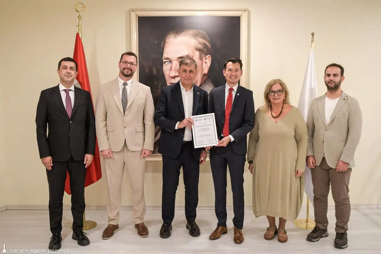 İzmir’in Yaşlı Dostu Şehir unvanı tescillendi