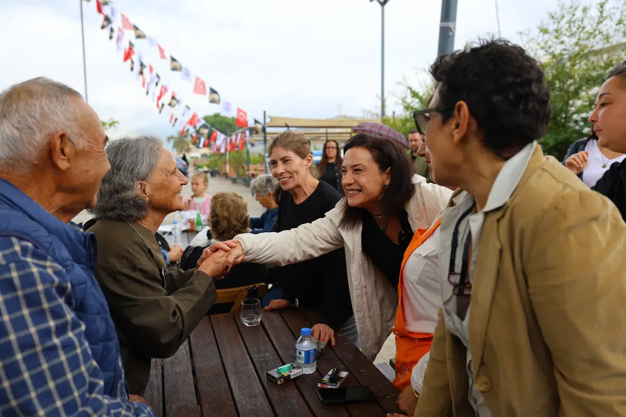 Efes Tarlası Yaşam Köyü’nde Üretici Pazarı açıldı