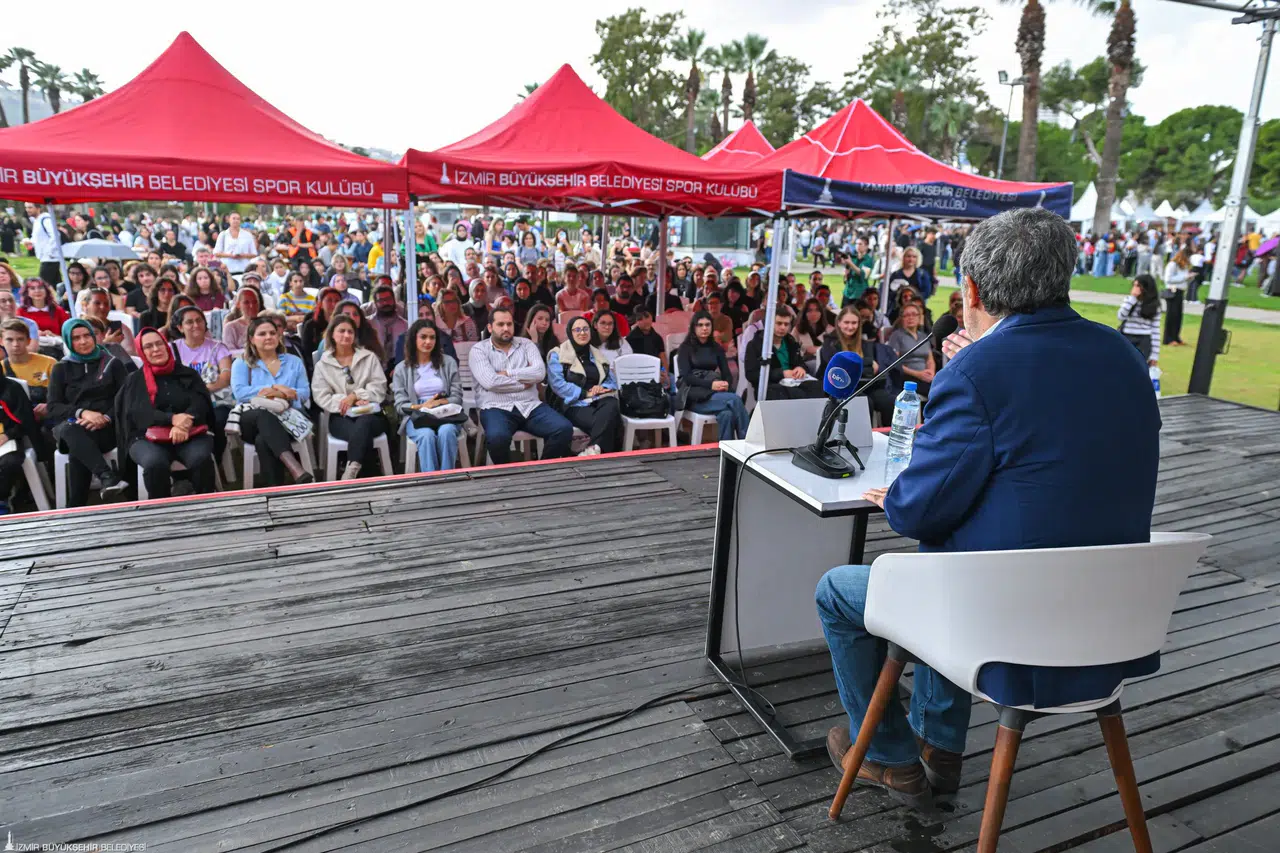 Ahmet Ümit İZKİTAP’ta yeni romanından ipuçları verdi