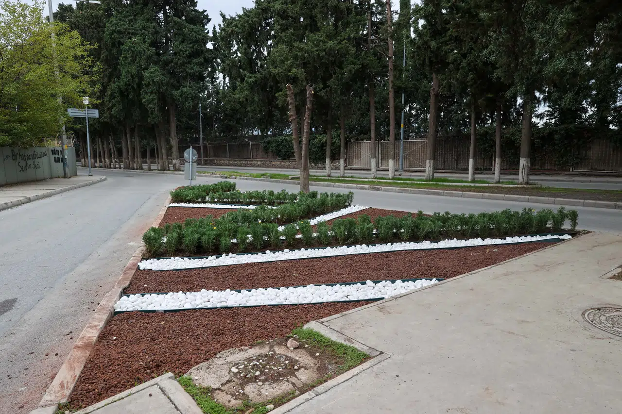 Buca’da park ve refüjlerde hummalı çalışma