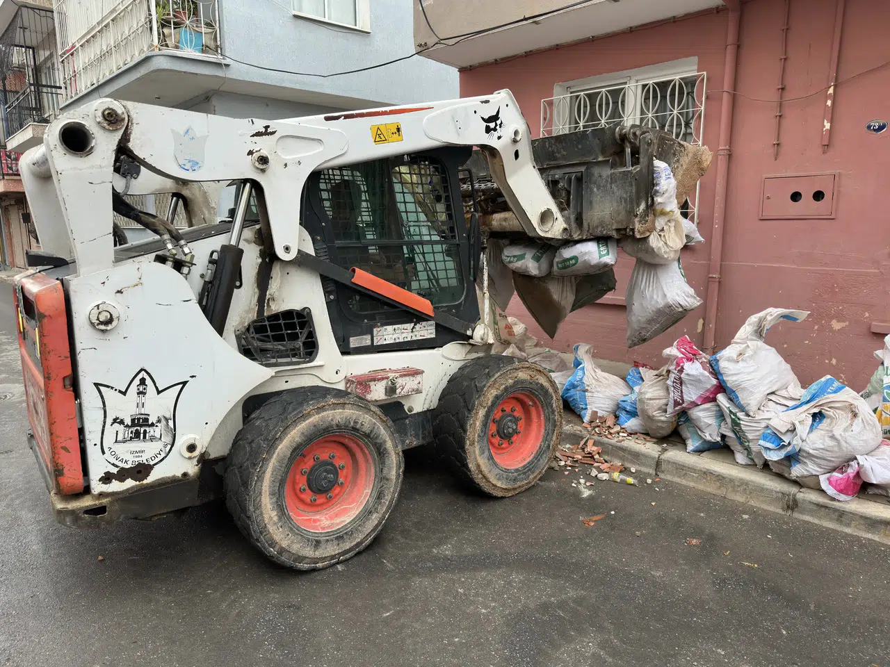 Konak’ta kaçak moloza geçit yok!