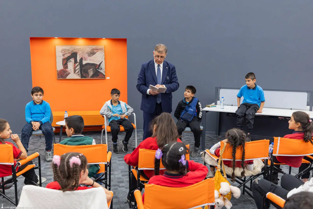 Başkan Tugay okudu, Kadifekaleli çocuklar dinledi