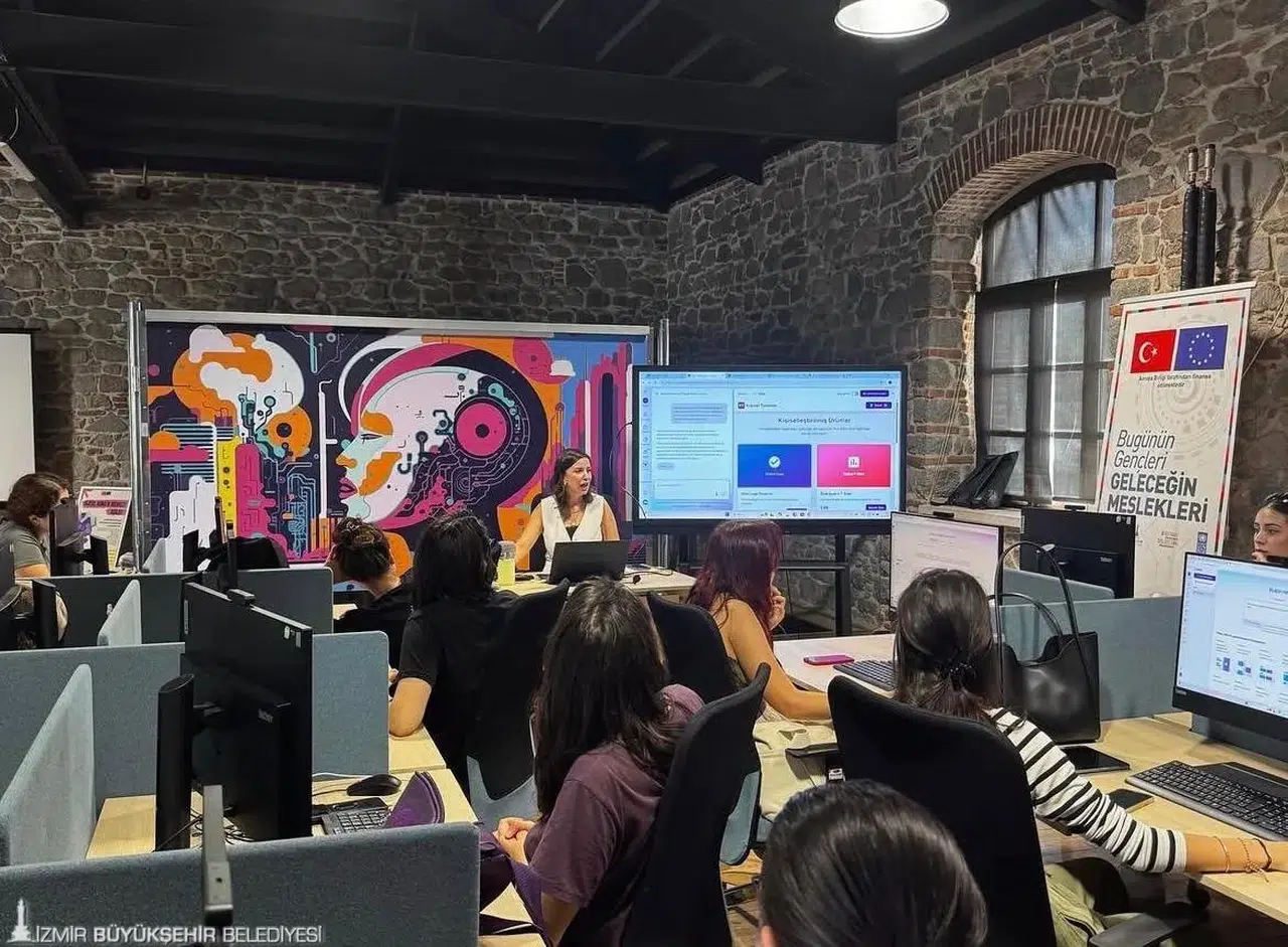 Büyükşehir’den gençlere “Canva” eğitimi