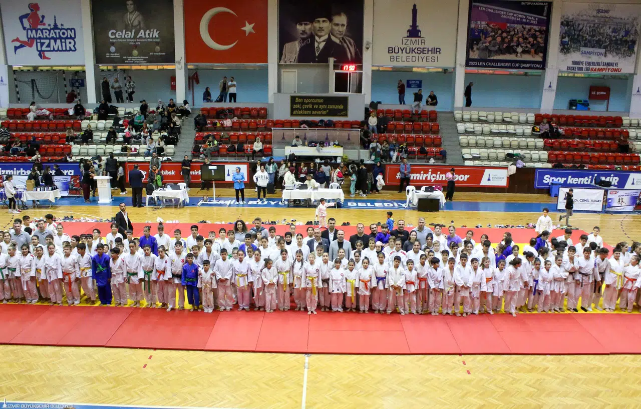 Minik sporcular Cumhuriyet için ter döktü