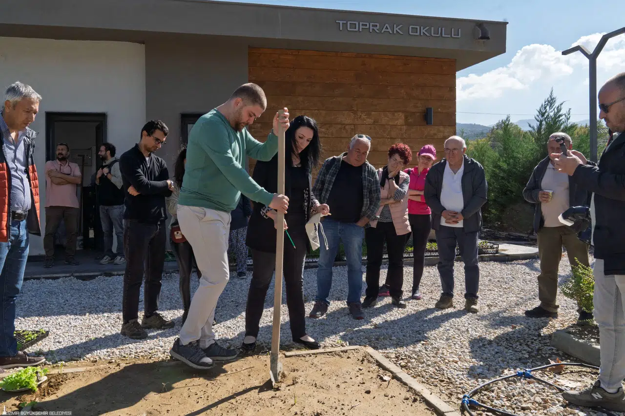 Toprak analizi ile hem çiftçi hem de toprak korunuyor
