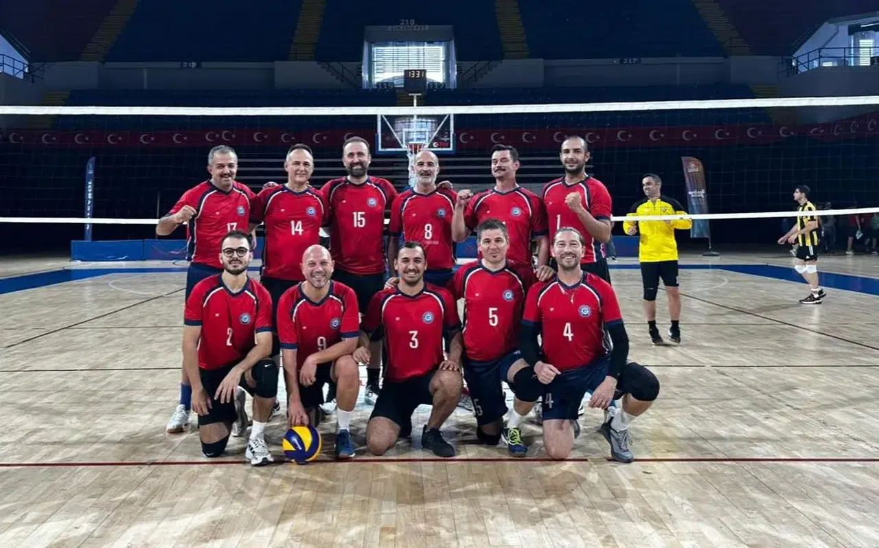 Ege Üniversitesi Voleybol Takımı adını finallere yazdırdı