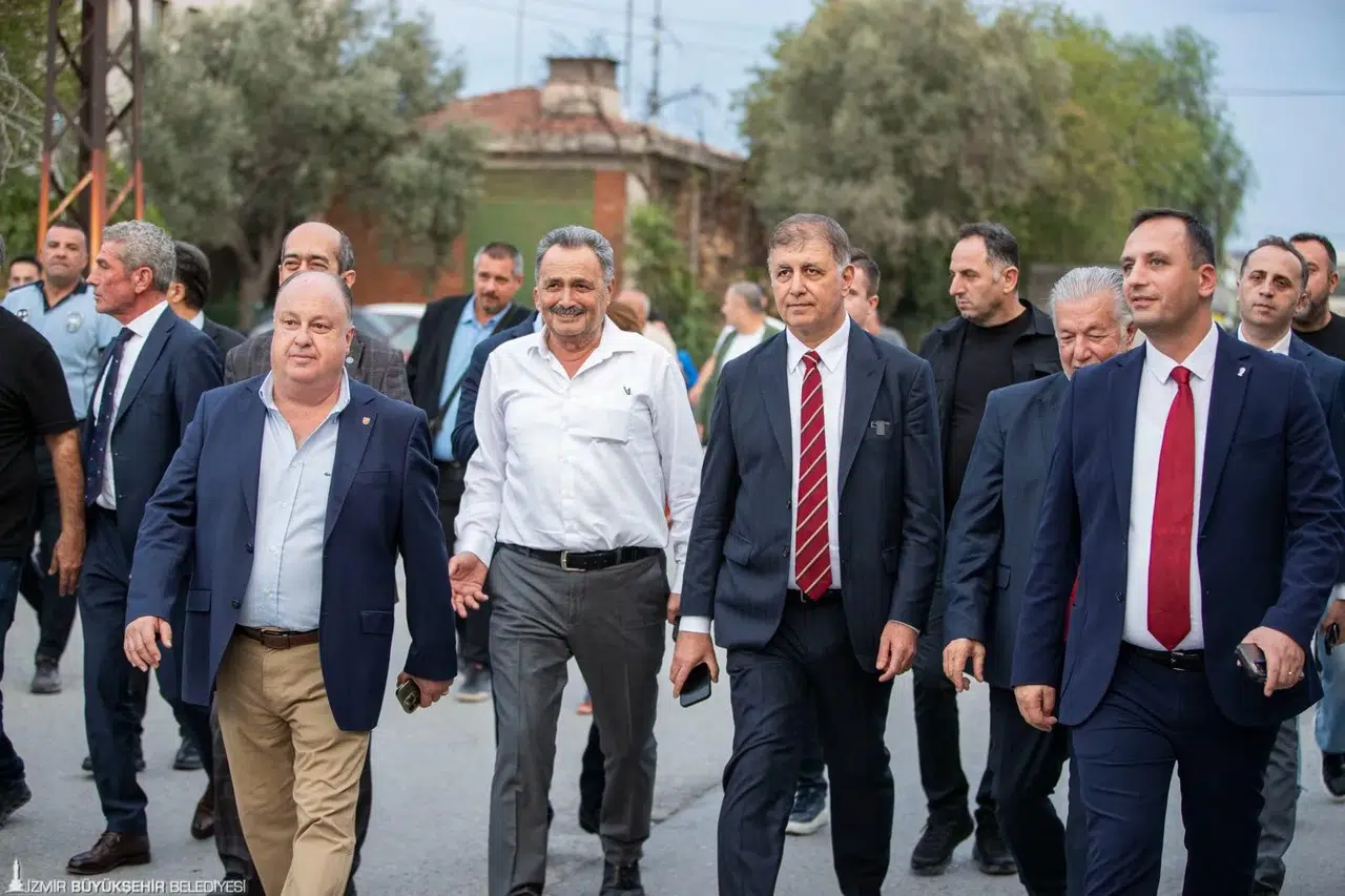 Başkan Tugay Ayakkabıcılar Sitesi esnafını ziyaret etti