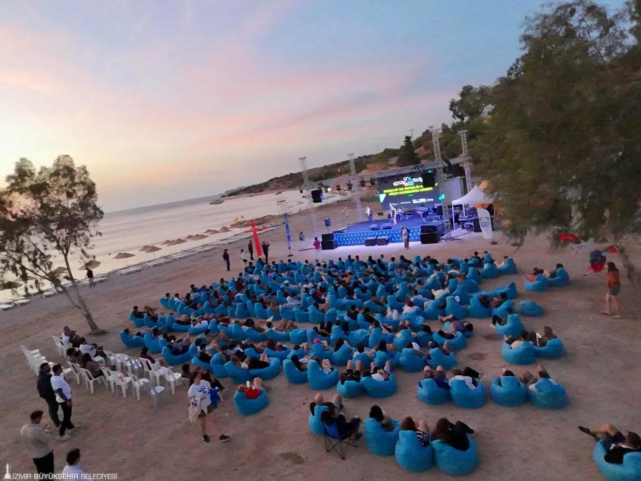 Gençler Büyükşehir’in Foça’daki kampında gönüllerince eğlendi