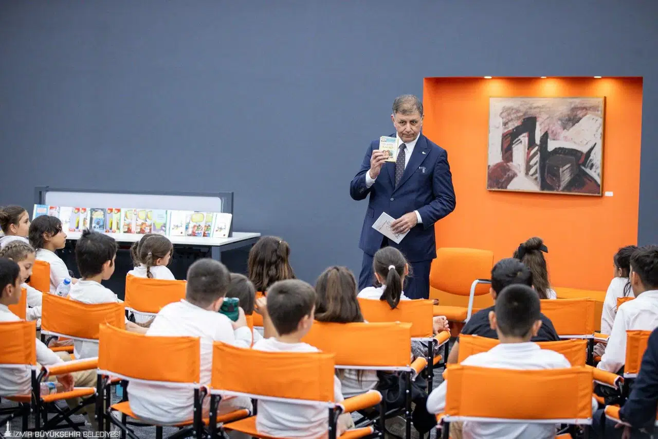 İzmirli çocuklar, Başkan Tugay’la okuma saatinde buluştu