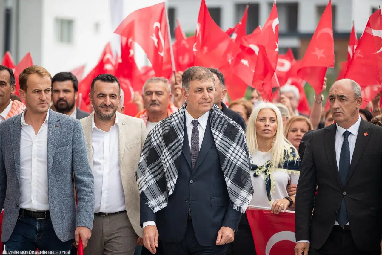 “Cumhuriyet, bir ülkenin küllerinden yeniden doğuşunda, karanlığa meydan okuyuşundadır”