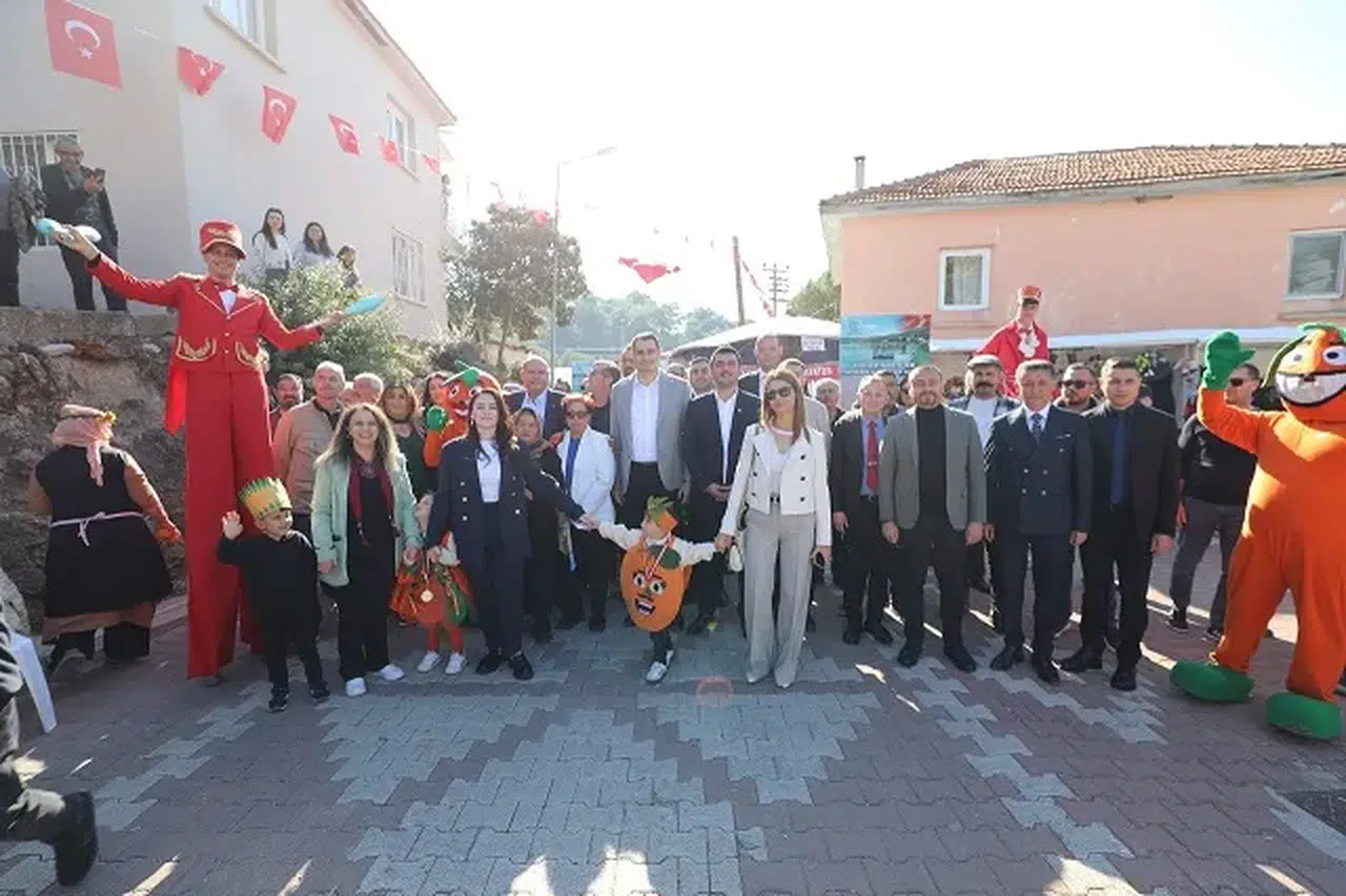 Menderes Mandalina Festivali ile Coştu