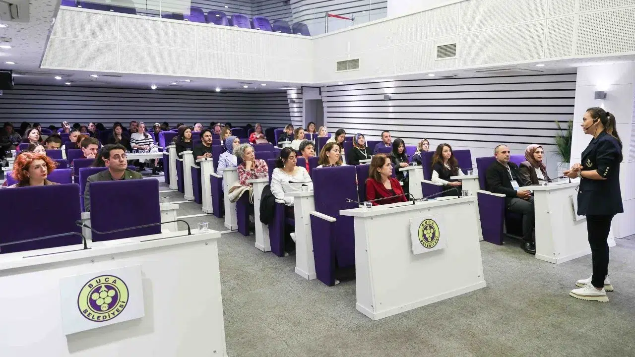 Buca Belediyesi’nden anlamlı adım: Çalışanlarına otizm farkındalık eğitimi verdi