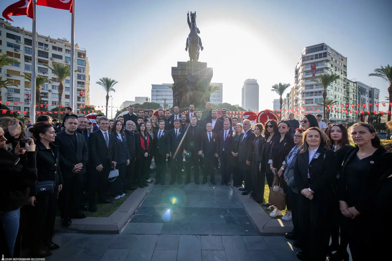 CHP İzmir Ata’sını andı
