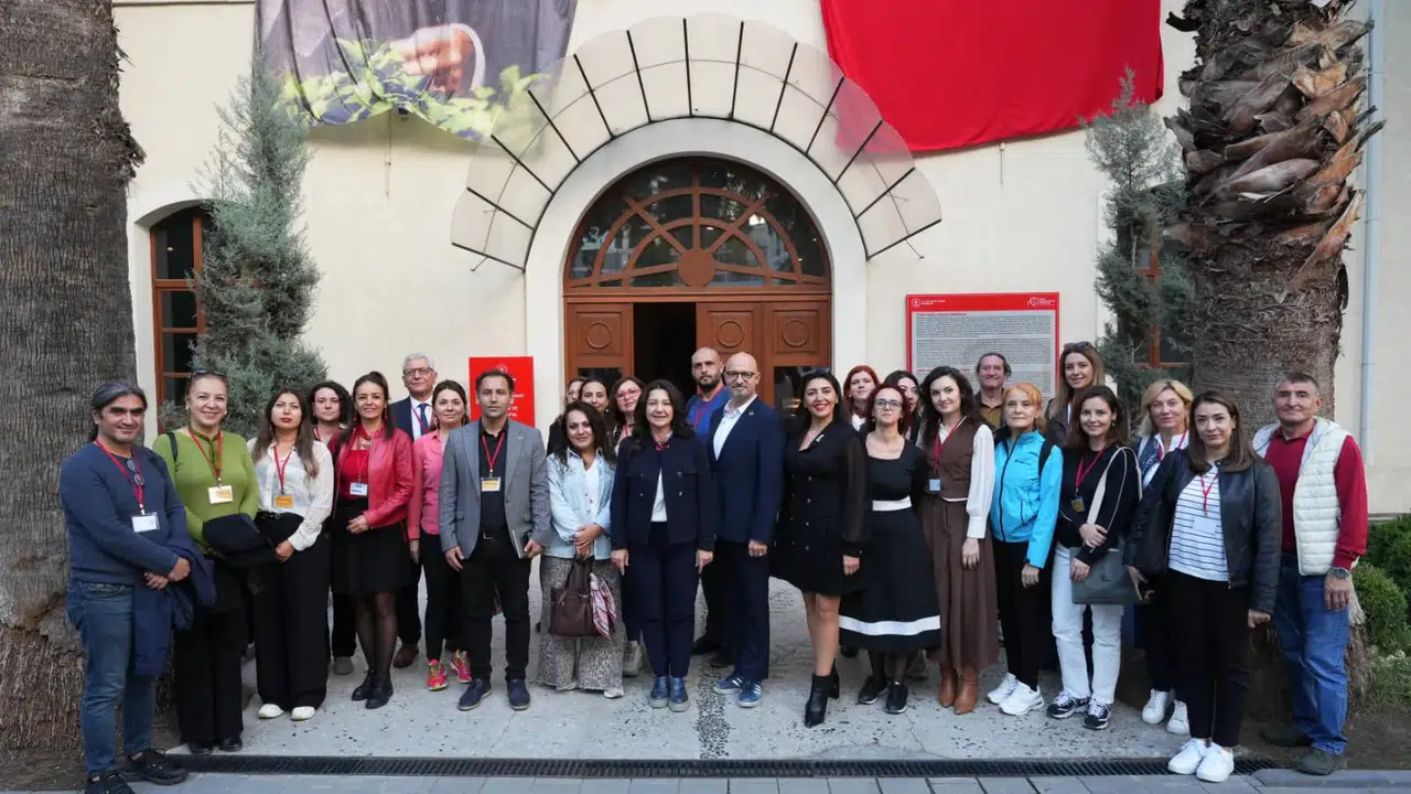 İzmir Öğretmen Akademileri Kapsamında ‘‘Felsefe ve Düşünce Akademisi’’ Gerçekleştirildi