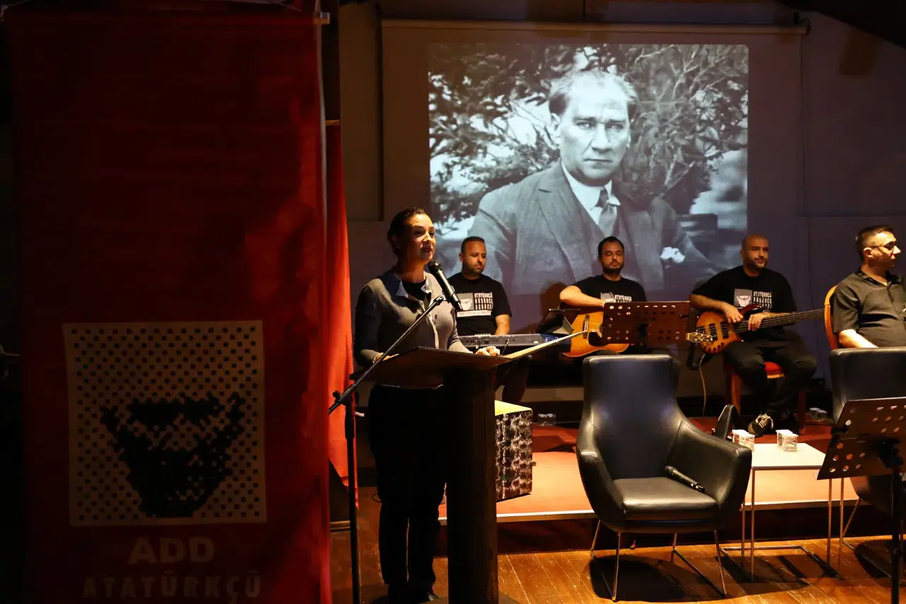 ATATÜRK, EFES SELÇUK’TA ŞARKILAR VE ŞİİRLERLE ANILDI