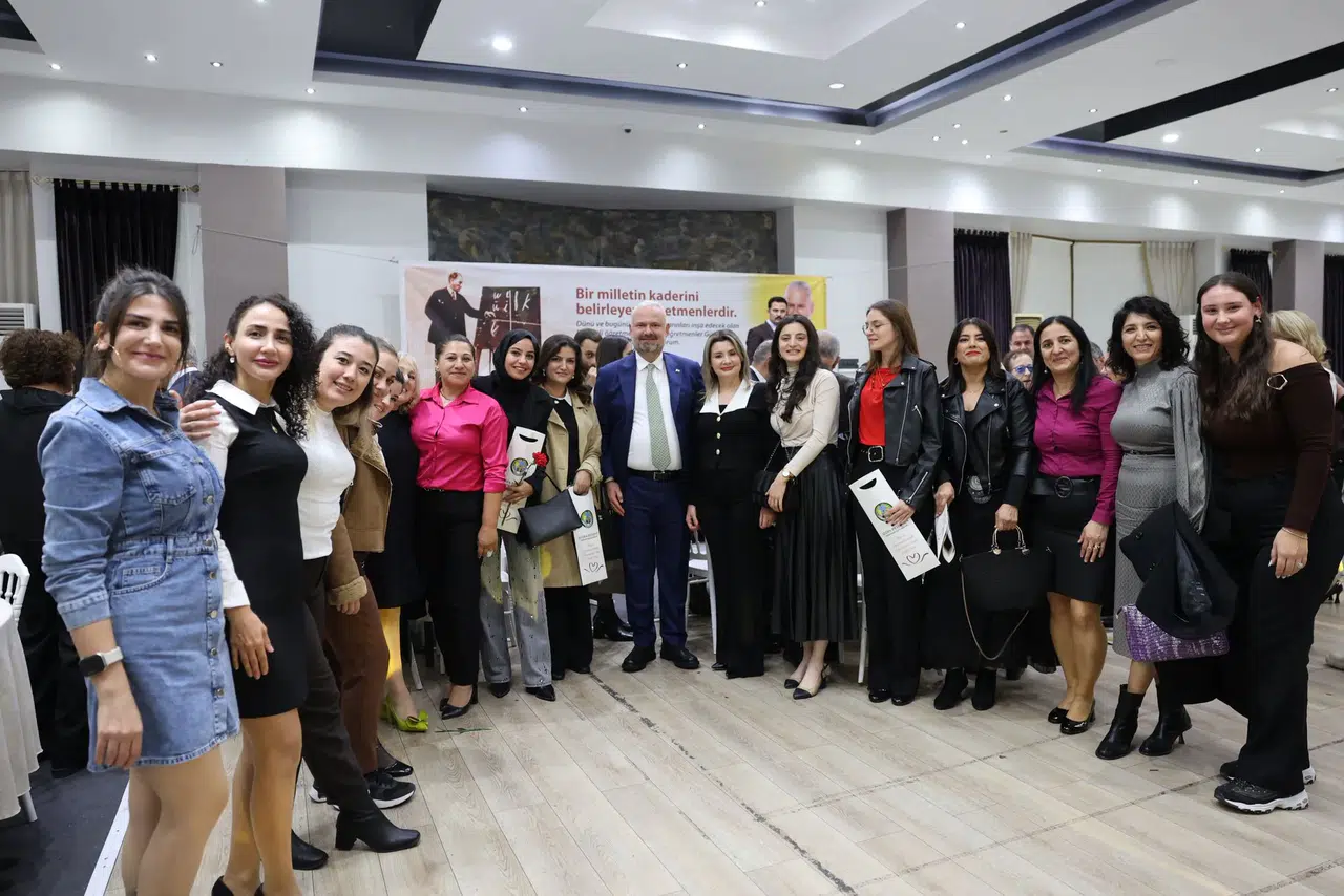 Menemen'de Öğretmenler Günü, dayanışma ve coşkuyla kutlandı