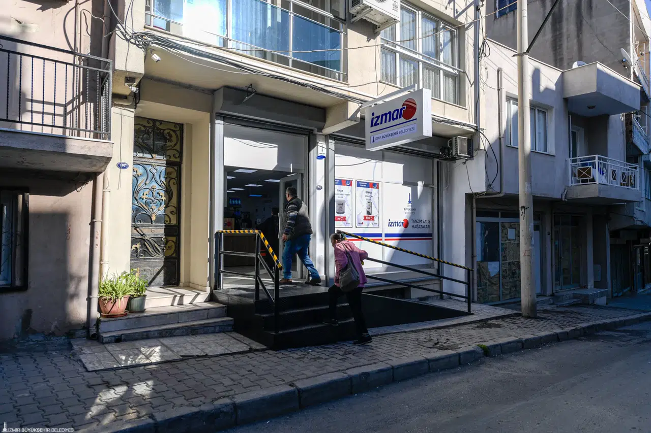 İZMAR’ın 15’inci mağazası Gültepe’de açıldı