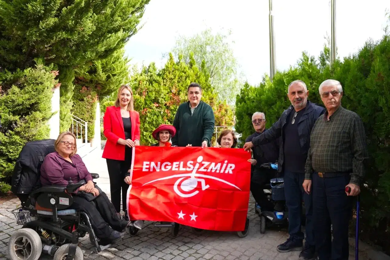 Çeşme Belediyesi Alaçatı Ek Hizmet Binası Kırmızı Bayrak Ödülü aldı