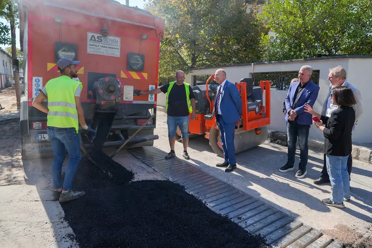 Gaziemir’de asfalt seferberliği: İki ayda 4 bin 472 metrekare alan asfaltlandı