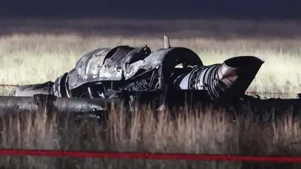 Düşen Türk uçağının görüntüleri: Kuyruk koptu, gövde alev aldı