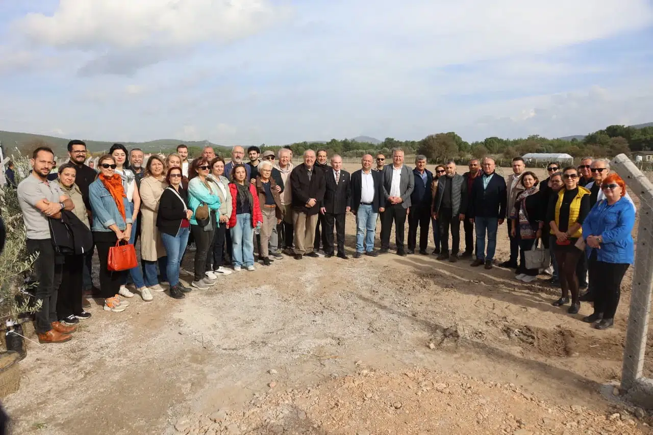 Atatürk’ün Vasiyeti Urla’da Hayata Geçti: Zeytin Koleksiyon Bahçesi’nde İlk Fidan Dikimi