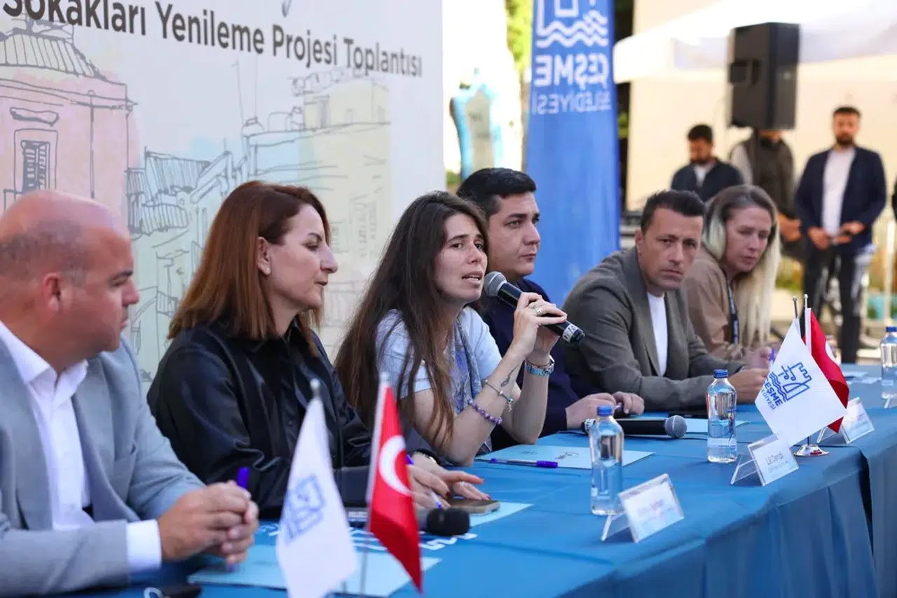Çeşme Belediyesi, Balıkçılar ve Terziler Sokağı yenileme projesini esnafla paylaştı